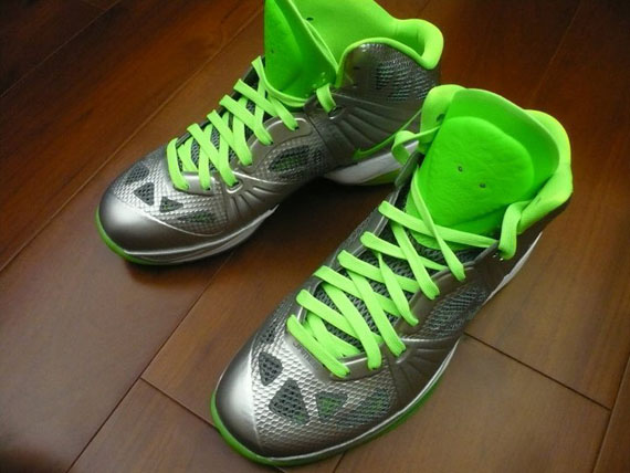 Detailed Look at Nike LeBron 8 PS Dunkman Cosmic Version