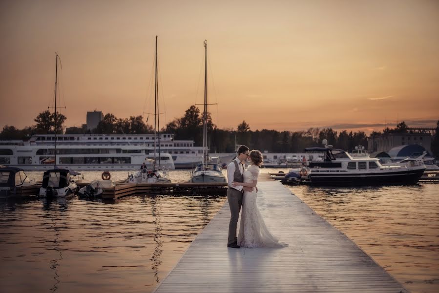 Wedding photographer Olesya Kotova (bmhdzdz). Photo of 7 August 2020