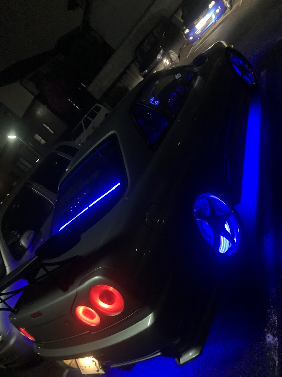 スカイラインのカスタム・ER34・LED・青に関するカスタム事例の投稿画像3枚目