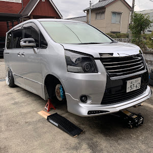 ノア ZRR70W