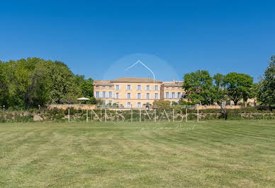 Propriété avec piscine et jardin 5