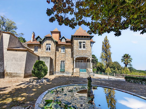 Maison avec piscine et jardin 4