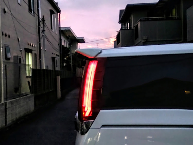 ヴォクシーの夕焼け空・夕焼けと愛車・愛車は綺麗が一番❗️・ボーナス支給額・久しぶりに乗ったに関するカスタム事例の投稿画像2枚目