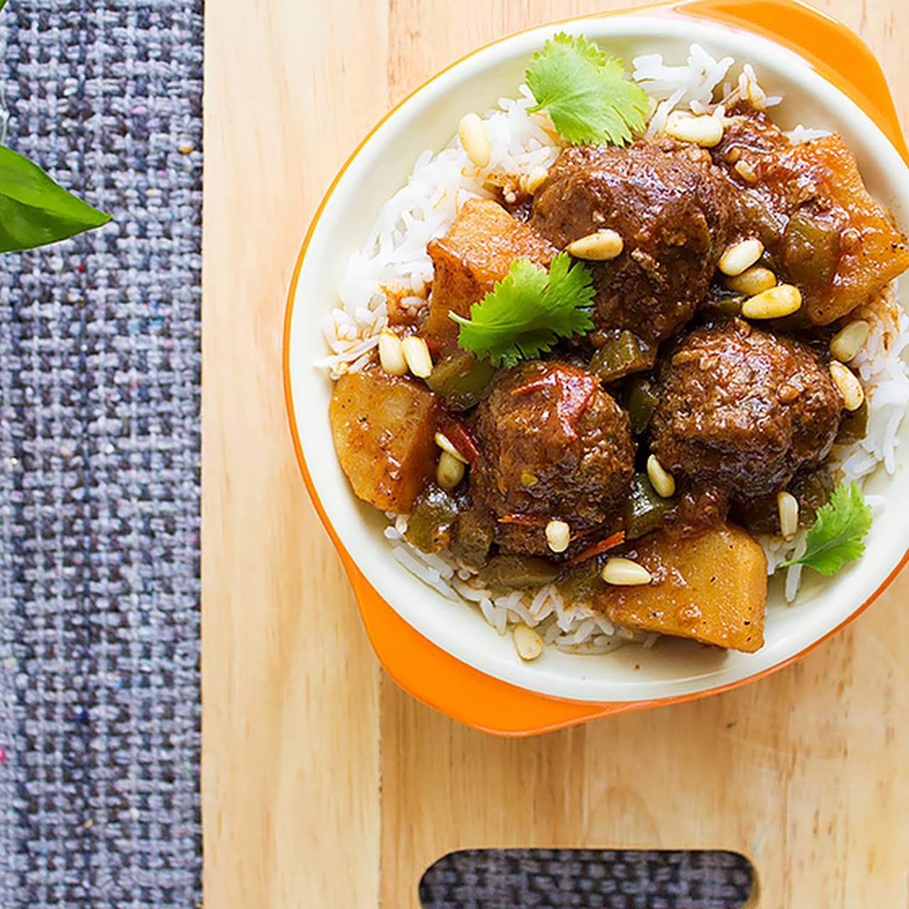 Dawood Basha Meatballs In Tomato Sauce