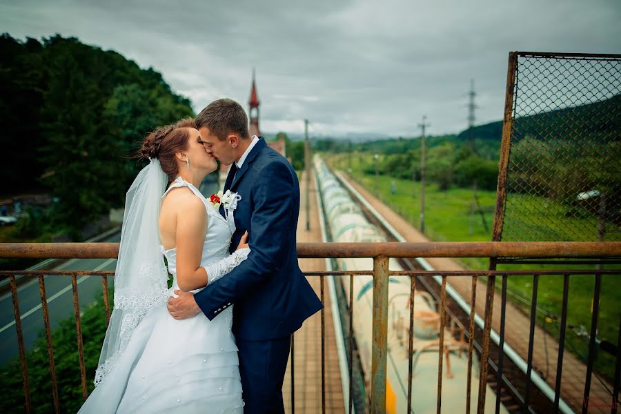 Fotógrafo de casamento Yaroslav Migovich (pryzrak106). Foto de 30 de novembro 2016