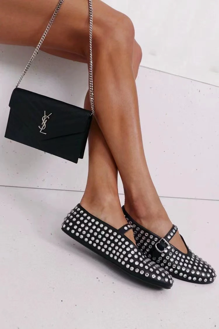Title 15, Sapatos Rivet Full Diamond com bico redondo