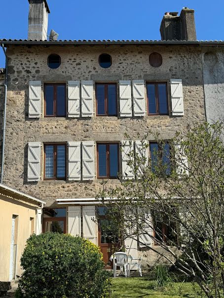 Vente maison 5 pièces 157 m² à Rochechouart (87600), 181 500 €