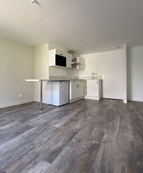 Location meublée appartement 1 pièce 25 m² à Chatellerault (86100), 470 €
