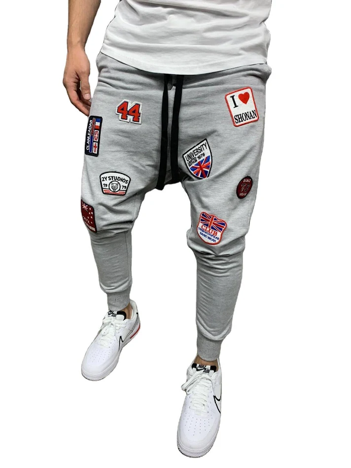 Pantaloni sportivi casual da uomo per allenamento, comodi e versatili. Perfetti per lo sport e il tempo libero, garantiscono comfort.