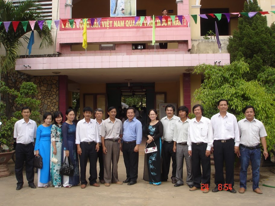 Về thăm trường cũ nhân dịp Lễ bế giảng năm học 2010 - 2011 DSC00037