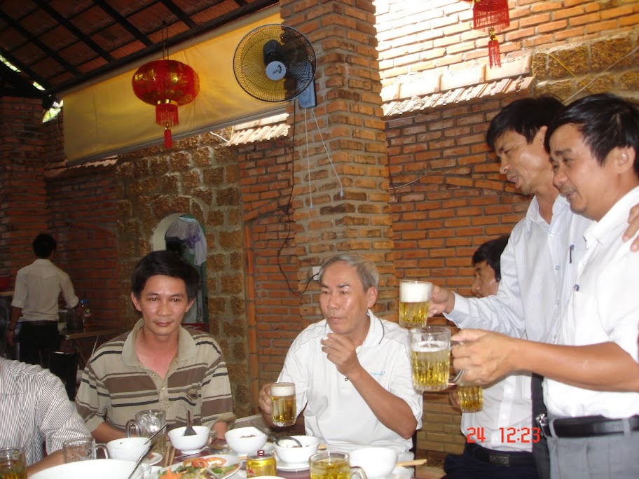 Về thăm trường cũ nhân dịp Lễ bế giảng năm học 2010 - 2011 DSC00068