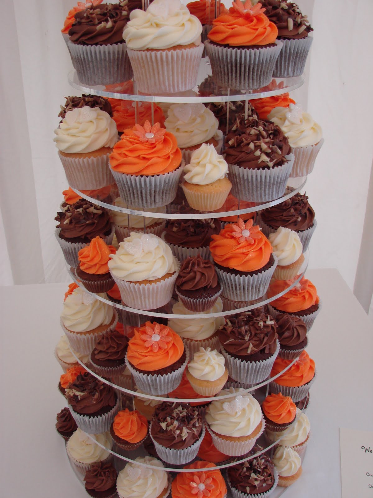 What a beautiful combination of colours for your wedding cupcakes.