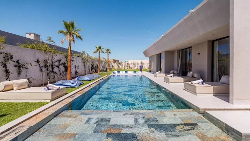 Villa with pool 4