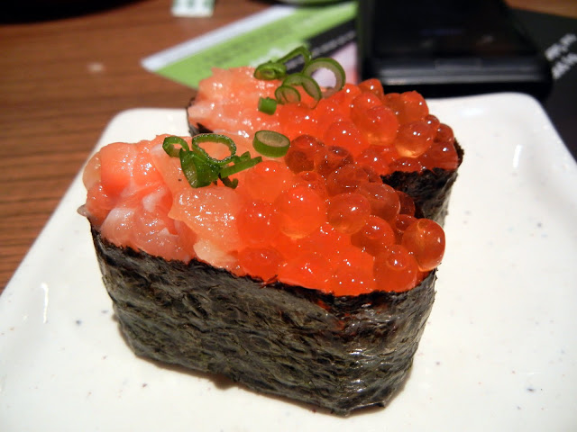 Salmon Ikura Gunkan Sushi