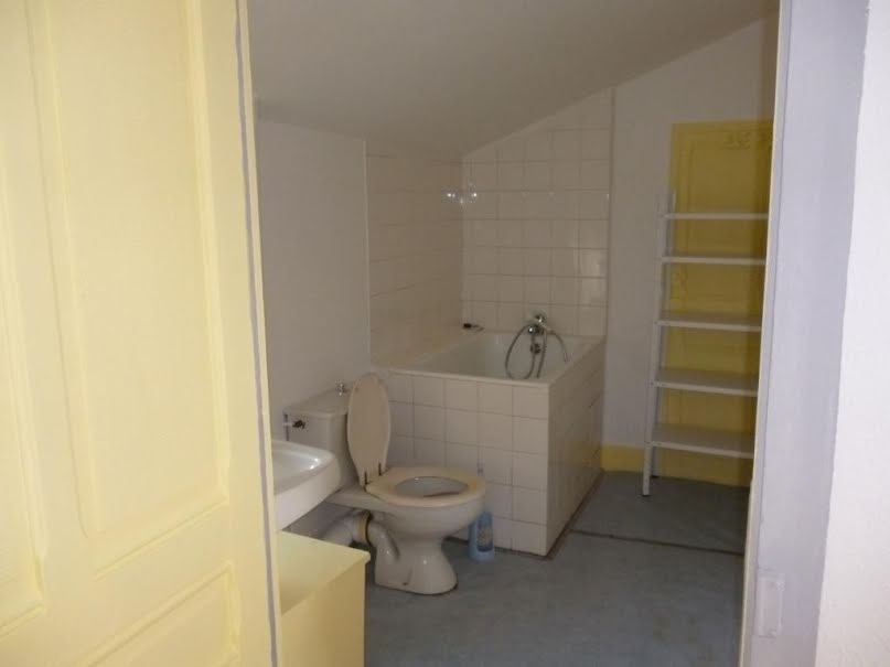 Location  appartement 1 pièce 31 m² à Saint-Etienne (42000), 332 €