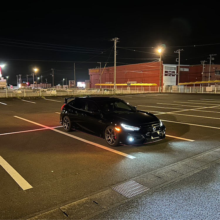 シビックのfk7・シビックハッチバック・駐車場picに関するカスタム事例の投稿画像1枚目