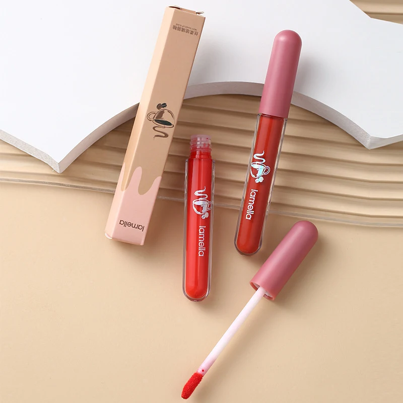 Rouge à lèvres hydratant mat et nourrissant Lip Glaze. Pour des lèvres douces et soignées. Profitez d'une couleur durable et d'un fini mat parfait.