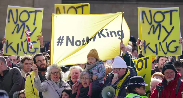 Anti-monarchy groups are being told they have the right to protest but not to disrupt others