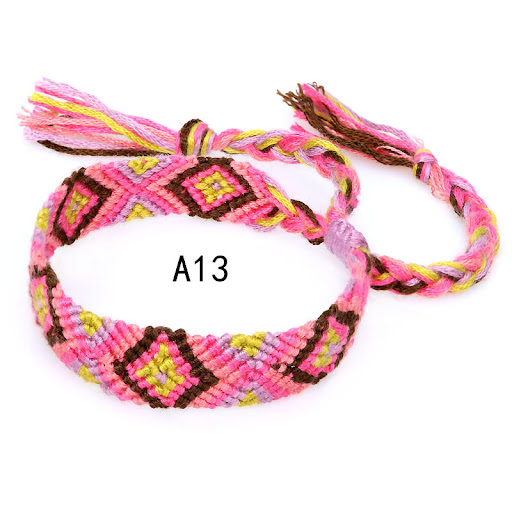 Title 7, Kleurrijke met de hand geweven armband