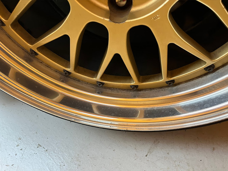 スカイラインのスカイライン・R34・ホイール磨き・BBS LMに関するカスタム事例の投稿画像2枚目