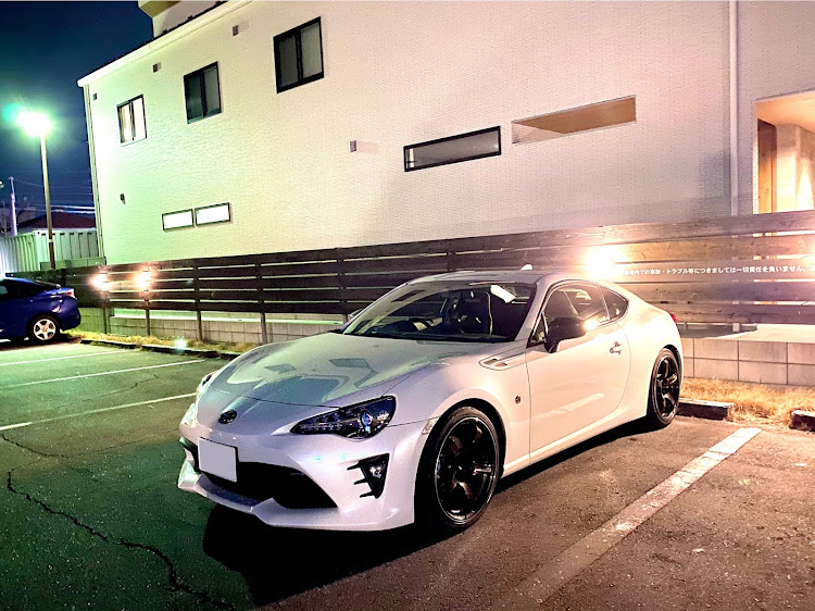 86の新年のご挨拶・エンジンルーム・Revolution・ADVAN Racing TC4・ENDLESSに関するカスタム事例の投稿画像1枚目