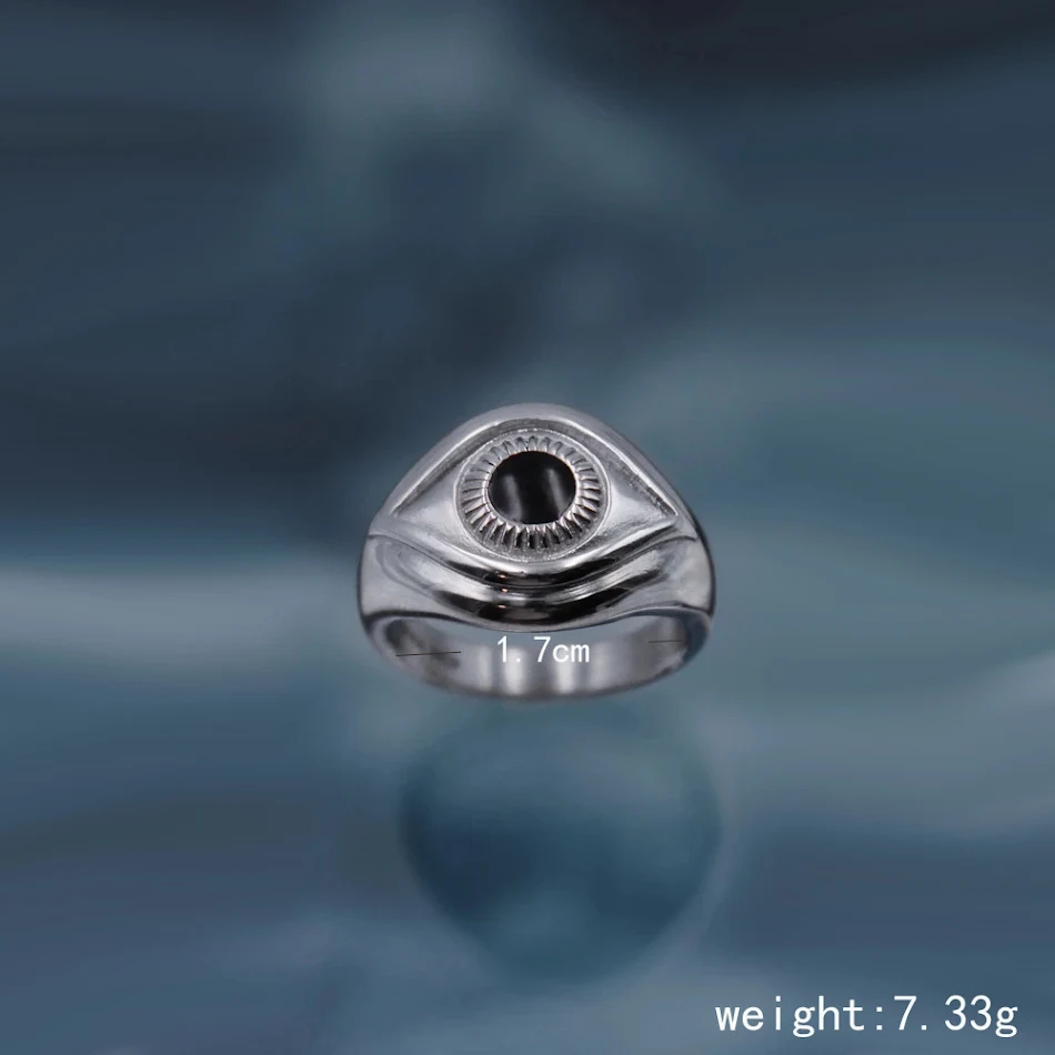 Anello farfalla retrò scuro creativo Europa e America. Gioiello hip hop di moda per uomo e donna. Un accessorio audace e alla moda.