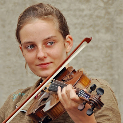 La bella violinista francese di averroe