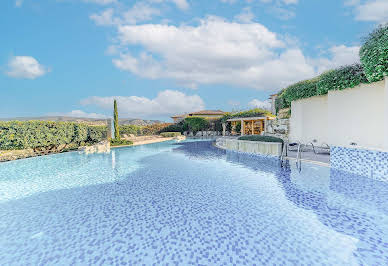 Maison avec piscine et jardin 10