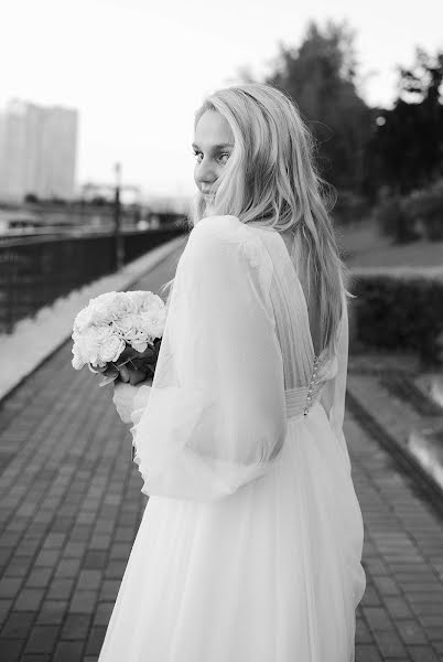 Jurufoto perkahwinan Snezhana Ryzhkova (sneg27). Foto pada 13 Oktober 2023