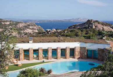 Villa avec piscine et jardin 1