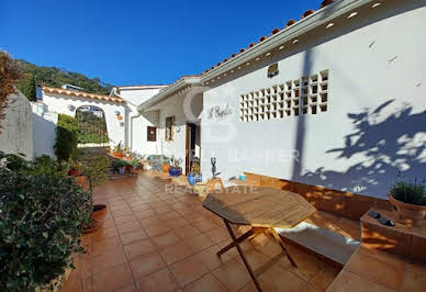 Villa with garden and terrace 3