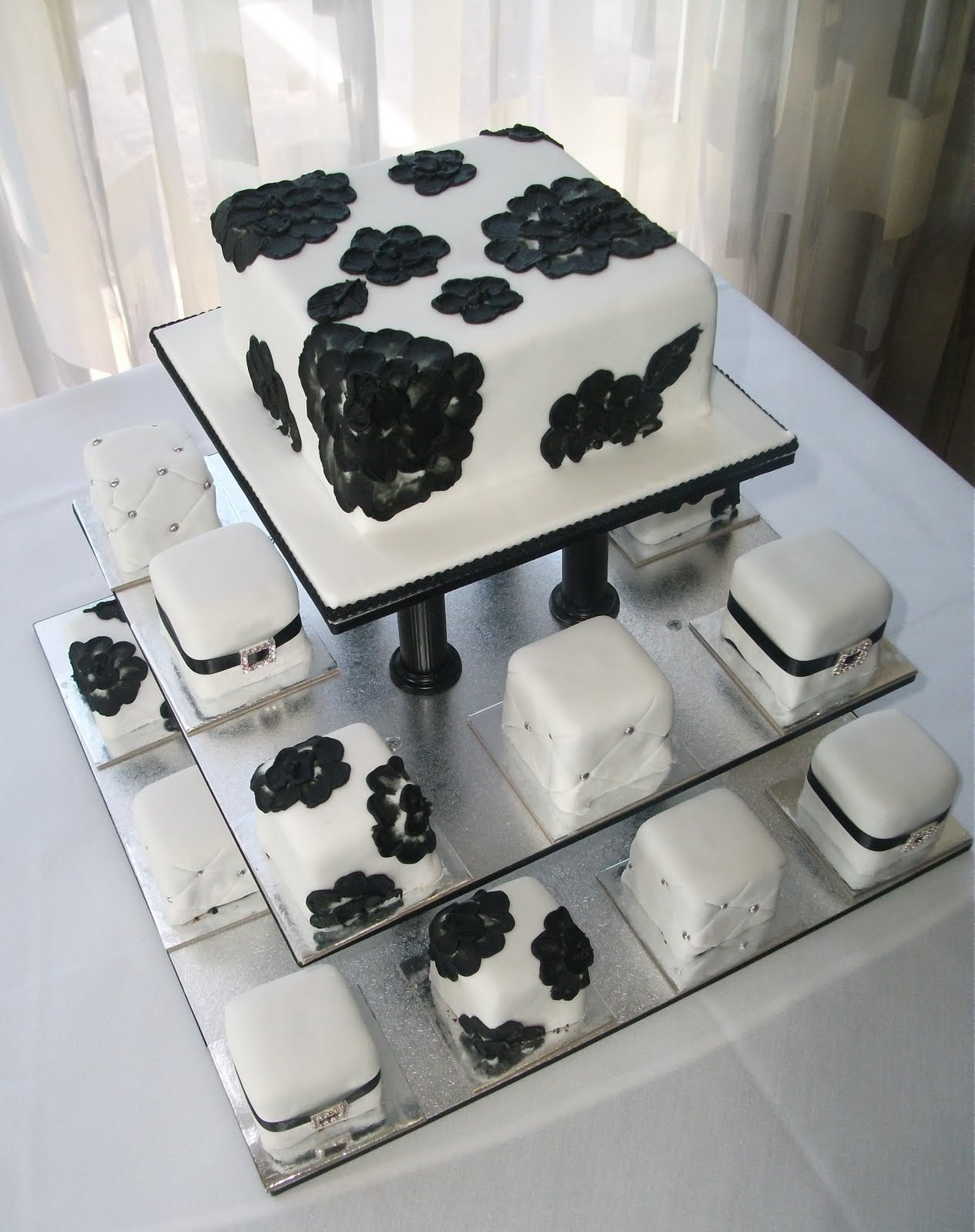 mini wedding cakes