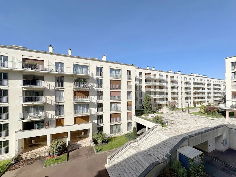 Location  appartement 5 pièces 116.8 m² à Versailles (78000), 2 035 €