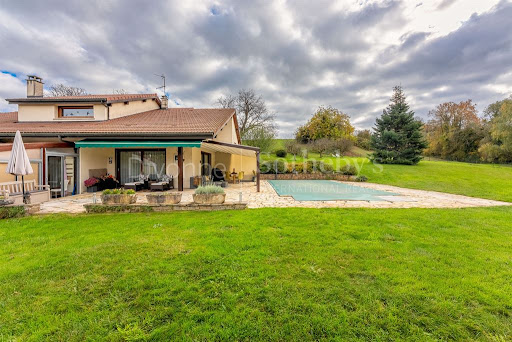 House with pool and terrace 3