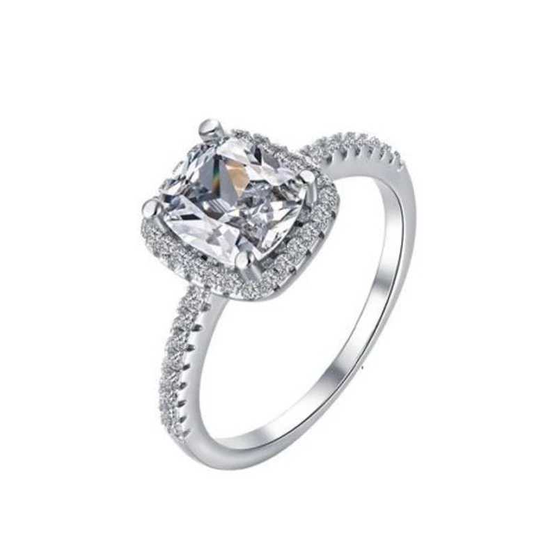 Bague femme en alliage avec diamant carré magnifique, design élégant pour sublimer votre look. Un cadeau idéal pour exprimer votre amour et votre style.