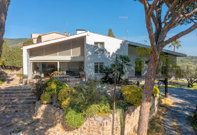 Villa with garden and terrace 4