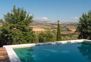 Villa avec piscine et terrasse 3