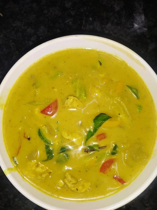 Non-Veg Thai Yellow Curry [Serves 1-2]