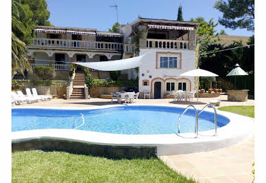 Maison avec piscine et jardin 5