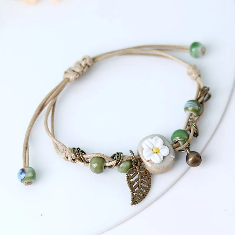 Bracelet tendance pour femme Le bijou idéal pour un style impeccable. Un accessoire populaire qui sublime votre poignet au quotidien.