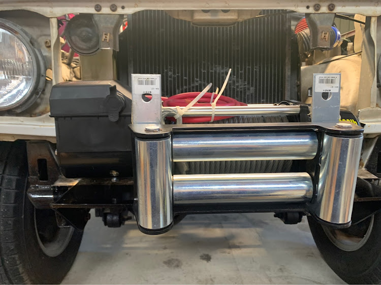 ジムニーのジムニー・DIY・クロカン・ウインチ装着・ウインチ取り付けに関するカスタム事例の投稿画像3枚目