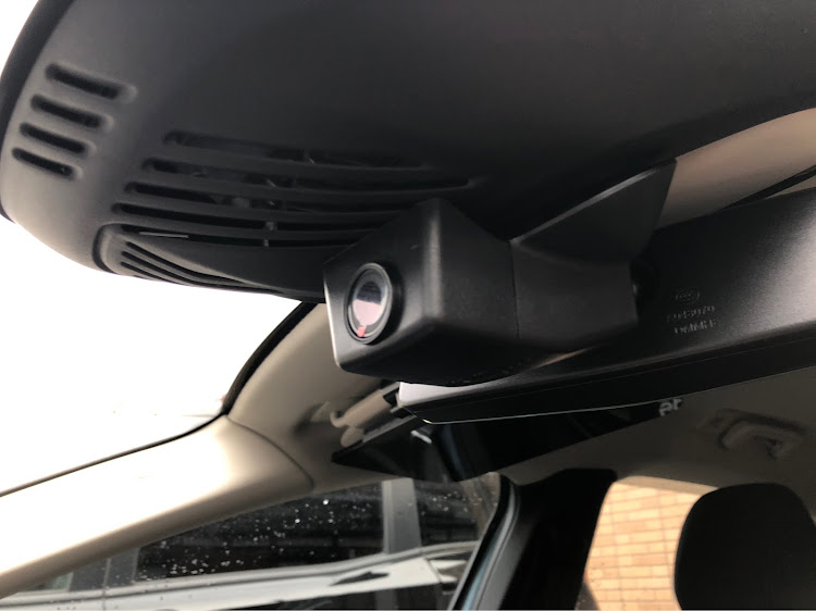 V40のドライブレコーダー取付・DIY・ドラレコリアカメラに関するカスタム事例の投稿画像1枚目