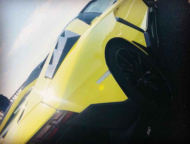 諸星伸一⭐️Shinichi-Morohoshiさんが投稿したランボルギーニ・諸星伸一・バーストに関するカスタム事例の投稿画像3枚目