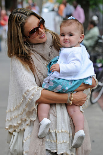 alessandra ambrosio daughter. Alessandra Ambrosio with her