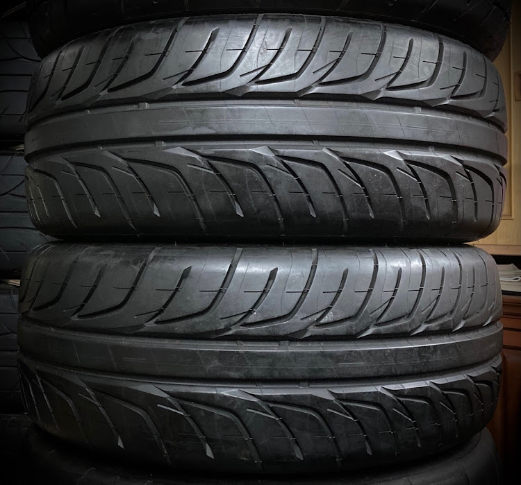 スカイラインのセイコーマート・北九州空港・YOKOHAMA TIRE・BRIDGESTONE・タイヤへのこだわりに関するカスタム事例の投稿画像3枚目