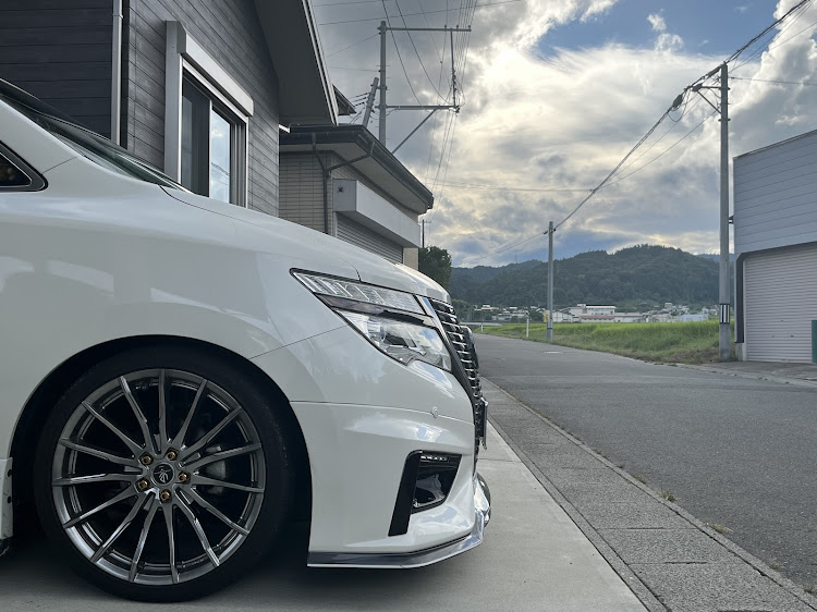 エルグランドのガソリン満タン・世間はお盆休み・kansai familyに関するカスタム事例の投稿画像1枚目