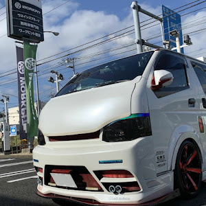 ハイエースバン TRH200V