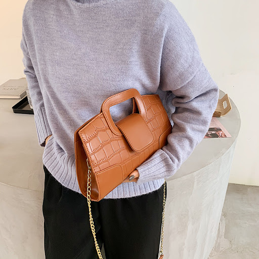 Title 7, Vintage handbag with chain, shoulder messenger ...