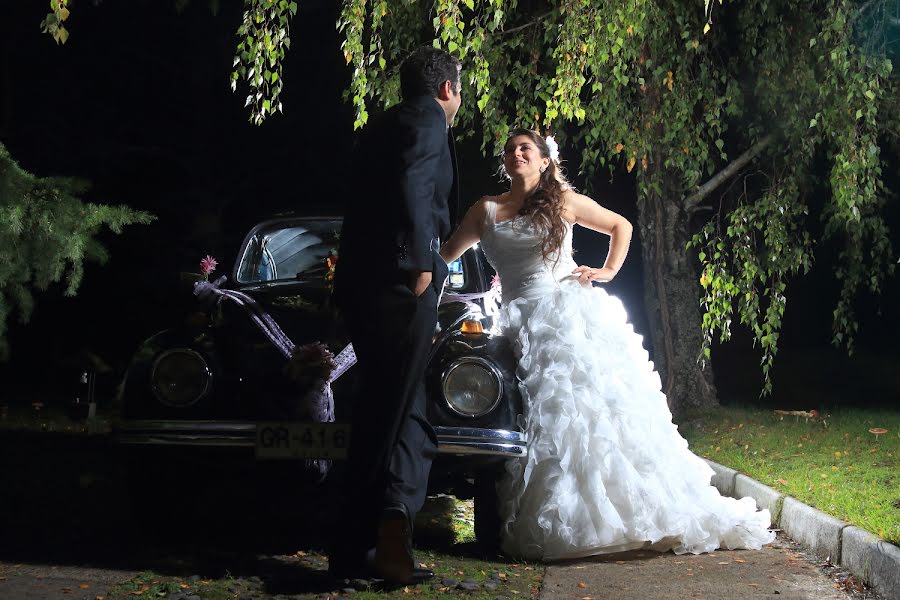 Fotografo di matrimoni Andres Carmona (bodasvillarrica). Foto del 8 maggio 2015