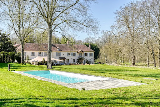 Maison avec piscine et terrasse 2